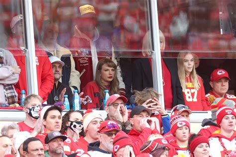 Fans Spiral After Tony Romo Calls Taylor Swift Travis Kelce's Wife