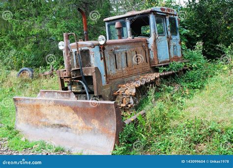 Rusty abandoned tractor stock photo. Image of machinery - 143099604