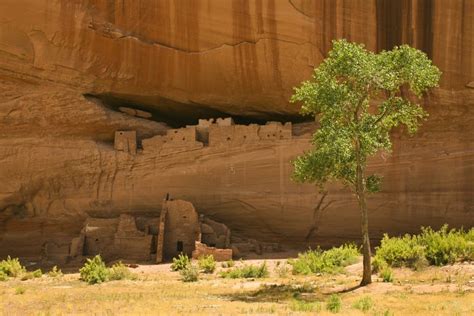 Visit Canyon de Chelly Arizona: tours, map, trails, entrance fee and hotels