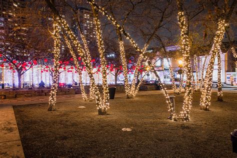 Here's where to see holiday and Christmas lights in and around Toronto ...