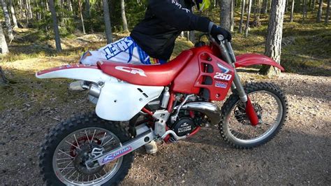 Honda CR250R 2-Stroke - Woods Ride & Braaps | Raw - YouTube