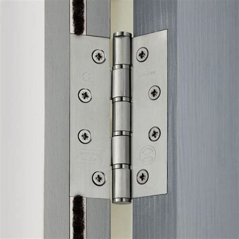 Door Hinge Buying Guide | Hardware Buying Guide | Howdens