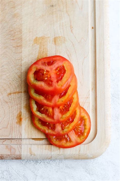 How to Cut a Tomato {Step-by-step Tutorial} | FeelGoodFoodie