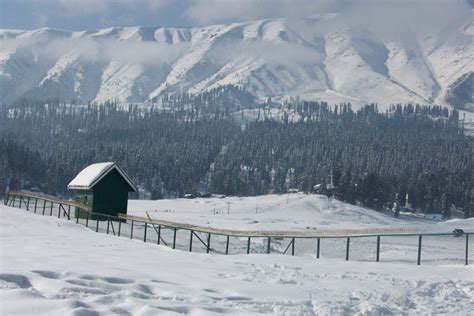 These Stunning Photographs Show How Kashmir Turns Into A Snowy ...