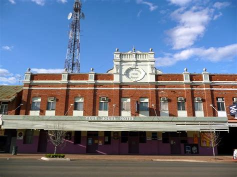 Warren NSW - Warren Warren NSW: The Club House Hotel was built in 1900.