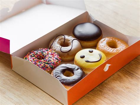 How Much Is A Dozen Dunkin Donuts? Are Munchkins Cheap?