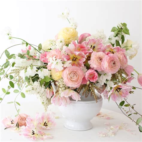 Dozens of Gorgeous Pink Flower Arrangements - Flower Magazine