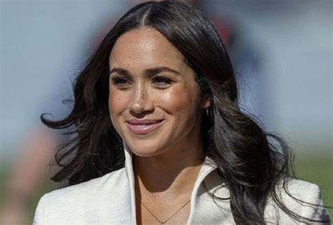 Dr. Shola criticises the royal family to support Meghan Markle