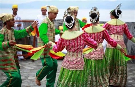 9 Tarian Maluku Utara Lengkap Gambar dan Keterangannya