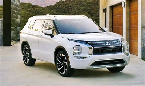 Le Mitsubishi Outlander PHEV 2023 nommé Voiture familiale verte de l’année 2023 - Affaires ...