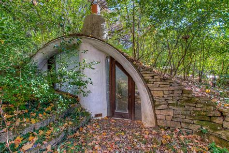 Tour The Underground 'Hobbit House' in Wisconsin (Photos)