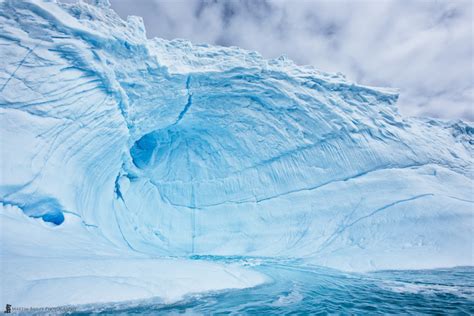 Stunning Photos Capture the Otherworldly Beauty of Antarctica's Icebergs