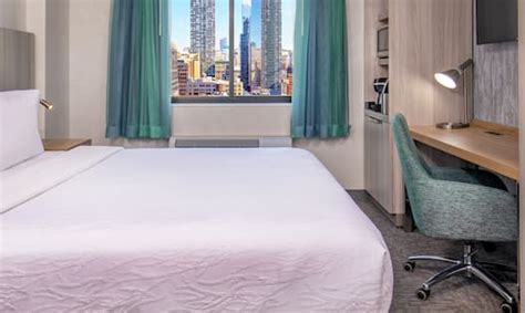 Hilton Garden Inn Chelsea Hotel Rooms with City Views