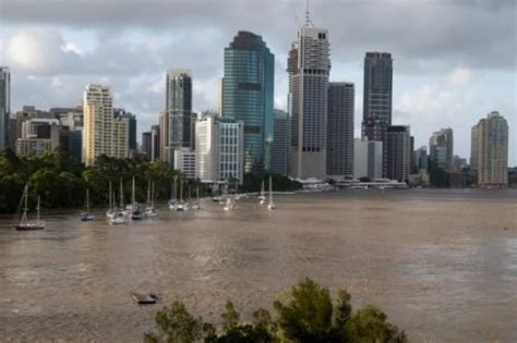 Brisbane floods lower, but devastation continues - Australian Geographic