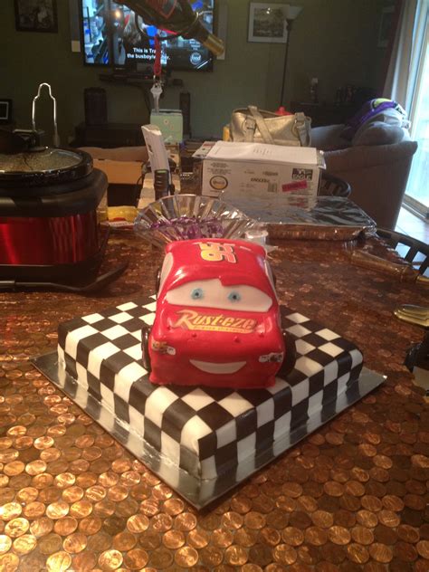 Lightning McQueen Cake | Lightning mcqueen cake, Mcqueen cake, Cake