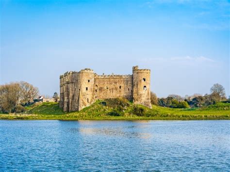 7 of the Best Castles in Pembrokeshire | Welsh Cottages