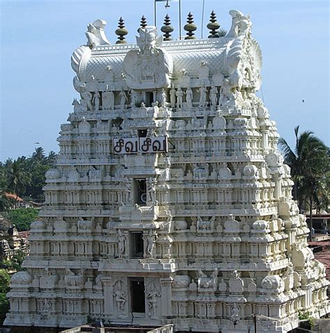 Ramanathaswamy Temple Has Spectacular Corridors With Over 4000 Pillars - MessageToEagle.com