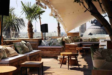 The 6 Best Rooftop Bars in Paris Rooftop Paris, Rooftop Terrace, Rooftop Design, Rooftop Gardens ...