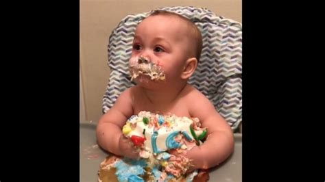 Baby’s way of eating birthday cake makes people say they want to try it too | Trending ...