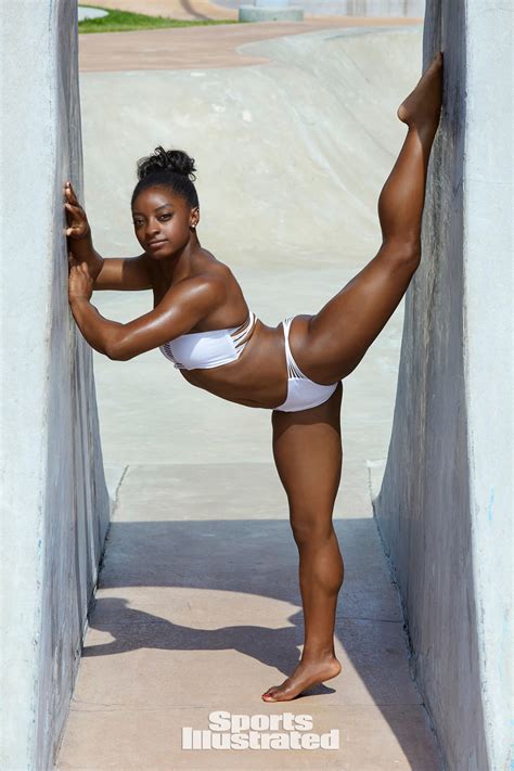 Simone Biles Shows Off Her Killer Body (and Flexibility!) in New S.I ...