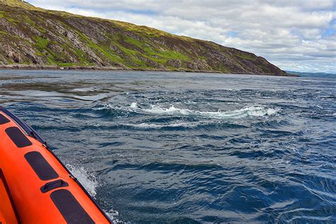 Current next to the boat at the Corryvreckan whirlpool, Isle of Jura | Islay Pictures Photoblog