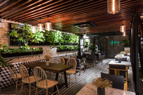 Le House designs a ‘secret garden’ café in Hanoi