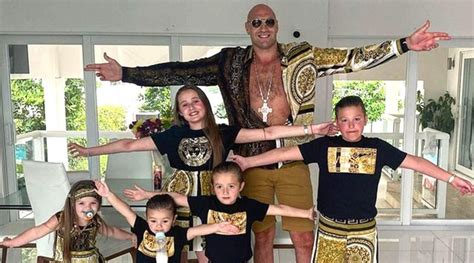 Unusual pictures of boxer Tyson Fury and his family – BudoDragon