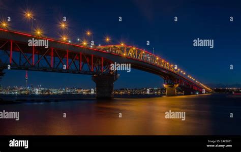 Auckland Harbour Bridge lights up to honour Anzacs, Auckland,New ...