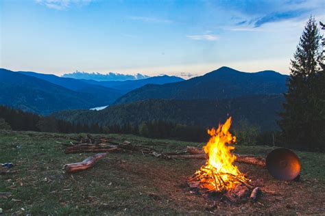 100+ Amazing Campfire Photos · Pexels · Free Stock Photos