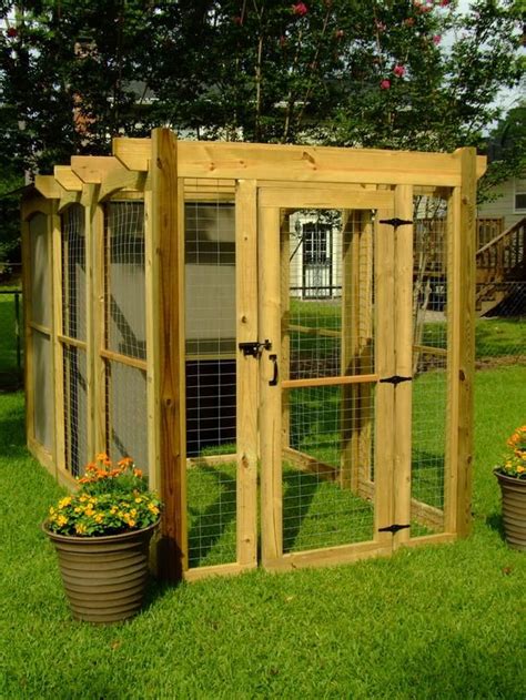 Great looking dog run.... http://www.diynetwork.com/how-to/how-to-build-a-dog-run-with-attached ...