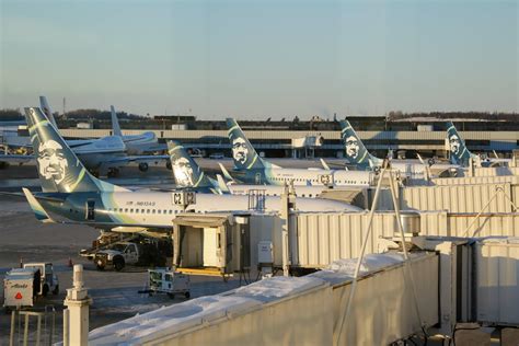 Flight cancellations lead to hectic holiday travel for Alaskans - Alaska Public Media