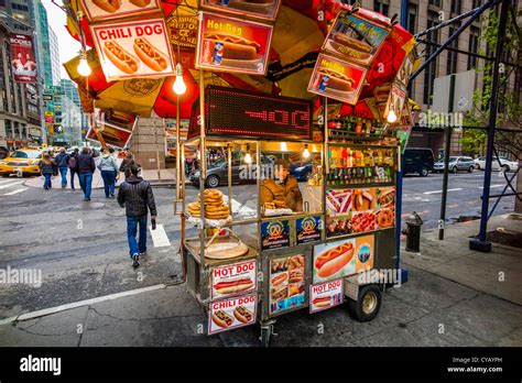 New York Hot Dog vendor Stock Photo - Alamy