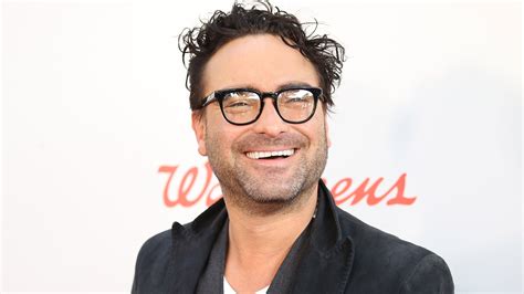 Johnny Galecki's green bedroom color is fashionable once again