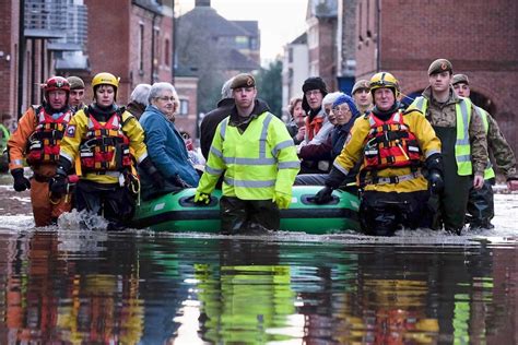 UK floods: Troops join rescue effort as 'unprecedented' flooding hits ...