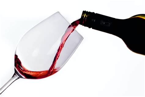 How to Fill A Glass of Wine | wineUdesign