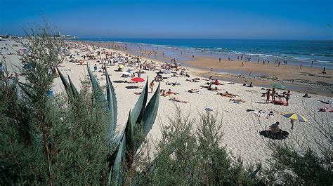 Praia de Carcavelos | www.visitportugal.com