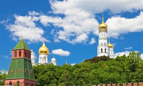 Premium Photo | Towers and cathedrals of moscow kremlin