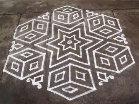 Rangoli designs/Kolam: 21-11 pulli kolam- interlaced dots kolam