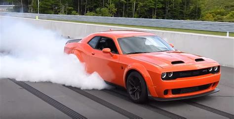 Dodge Challenger Hellcat Redeye Pulls Massive Burnout, Doesn't Break a ...