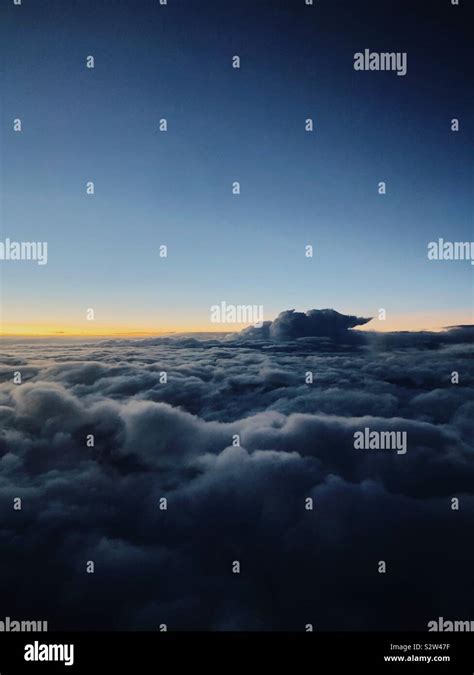 Airplane sunset clouds hi-res stock photography and images - Alamy