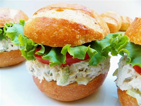 CHICKEN SALAD SANDWICH WITH GARLIC AND HERBS CHEESE | In Good Flavor | Great Recipes | Great Taste