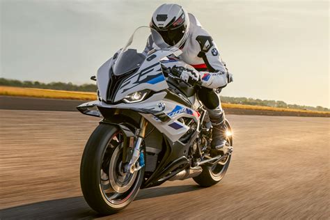 FIRST LOOK: 2023 BMW S 1000 RR - BikesRepublic.com