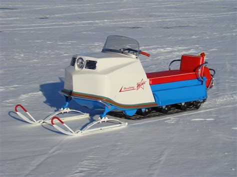 Polaris Snowmobile, Vintage Sled, Snow Machine, Snowmobiles, Sleds, Design Design, Jeep, Toy Car ...