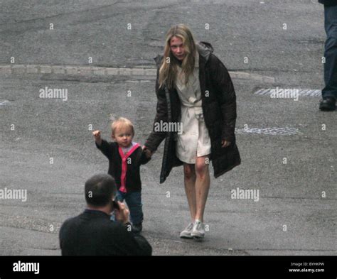 Michelle Williams with her daughter Matilda Rose Ledger on the set of ...