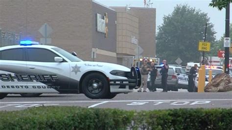 Video 2 killed, officer hurt in shooting at Mississippi Walmart ...