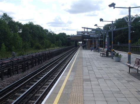 Northolt Underground Station (Ealing, 1948) | Structurae