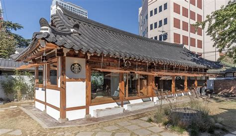 Starbucks Korea opens new store in historic wooden building : Starbucks ...