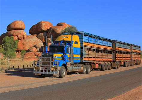 Crossing horizons: Trains and road trucks across Australia (Video)