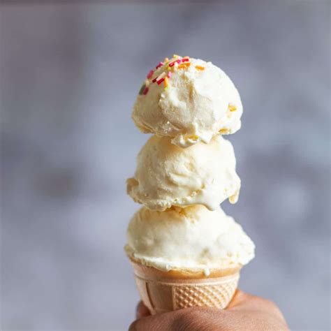 3 Ingredient Vanilla Ice cream - Flavours Treat