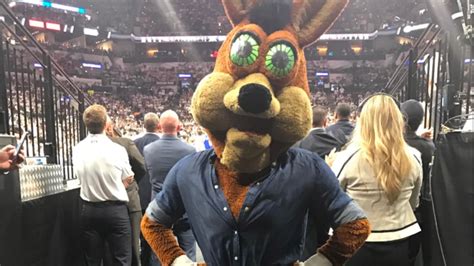 Spurs mascot rips off sweatsuit to reveal romper, then dances to show ...